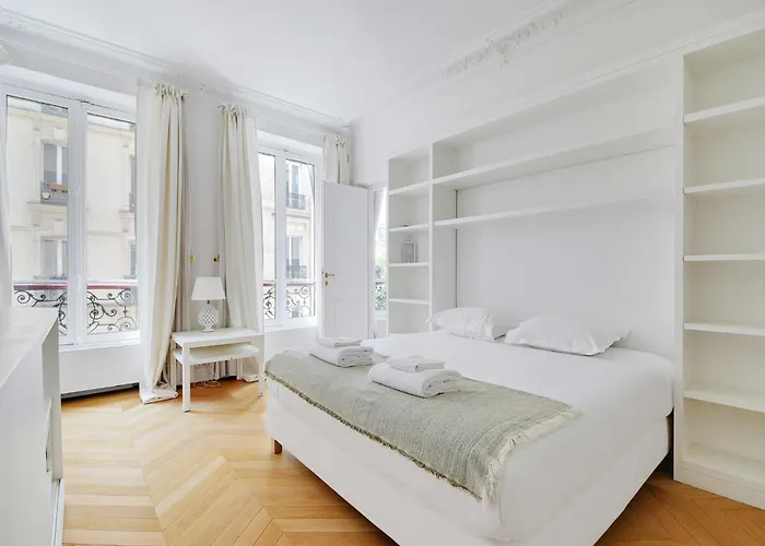 Charm And Modernity - 3bd-6p - Odeon Luxembourg